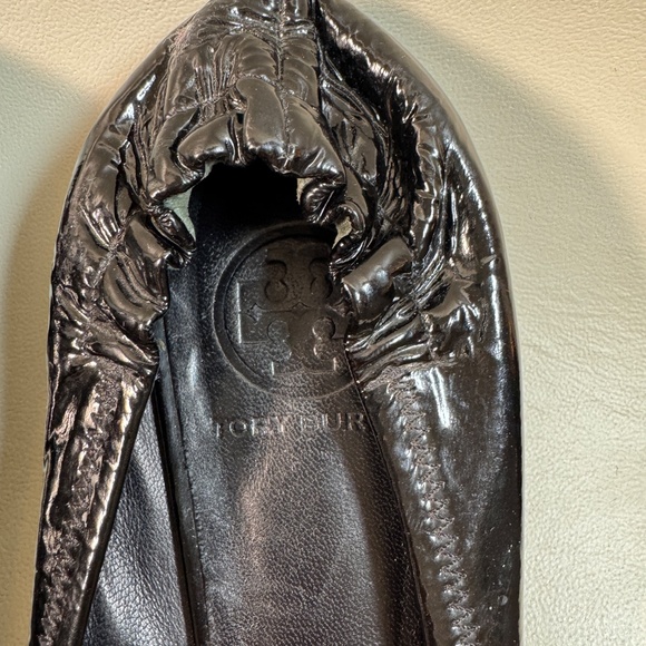 Tory Burch Black Leather Patent Reva Ballet Flats Size 8 - Picture 3 of 7